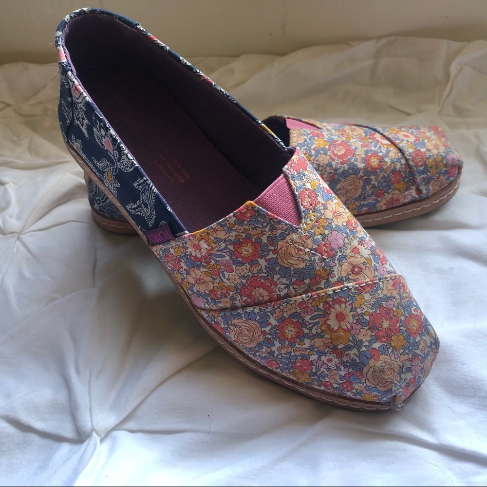 FLORAL TOMS